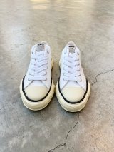 Maison MIHARA YASUHIRO ("PETERSON" VINTAGE COLOR SOLE CANVAS LOW-TOP SNEAKER) WHITE