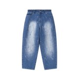 BLACK EYE PATCH (BEEZ-EYE-P SPLATTERED EXTRA BAGGY JEANS) INDIGO